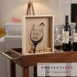 Corchera o portachapitas de madera