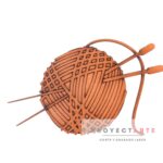 Ovillo de lana con agujas