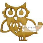 Búho con alita abierta