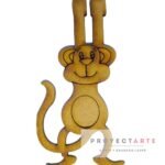 Mono con brazos arriba