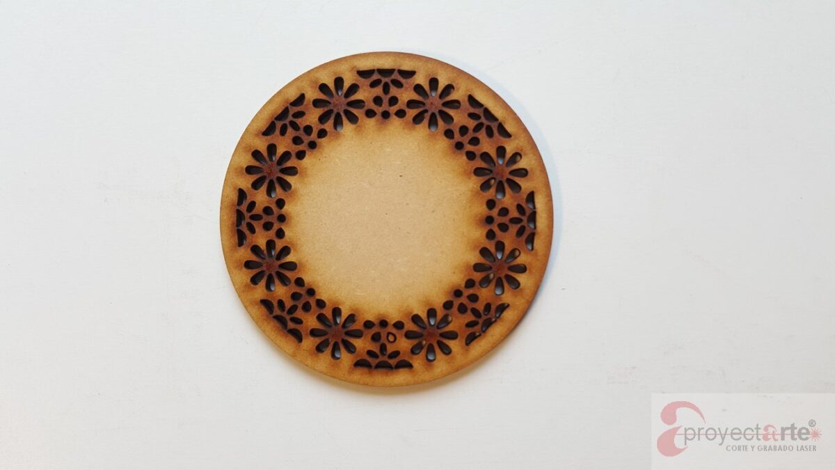 Mandala calado de flores - Image 1
