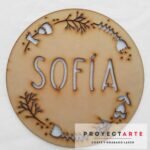 Círculo con nombre calado y flores