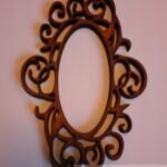 Marco oval con arabescos