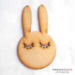 Conejo con pestañas Caladas