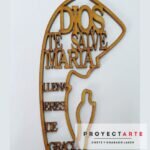 María con oración calada