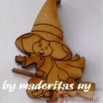 Bruja volando en escoba