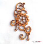 Tuercas con flechas y arabescos