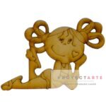 fofucha acostada en la playa