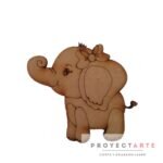 Elefante con moña en la cabeza