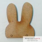 Cabeza de conejo recta