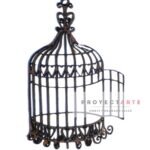 Jaula con puerta abierta