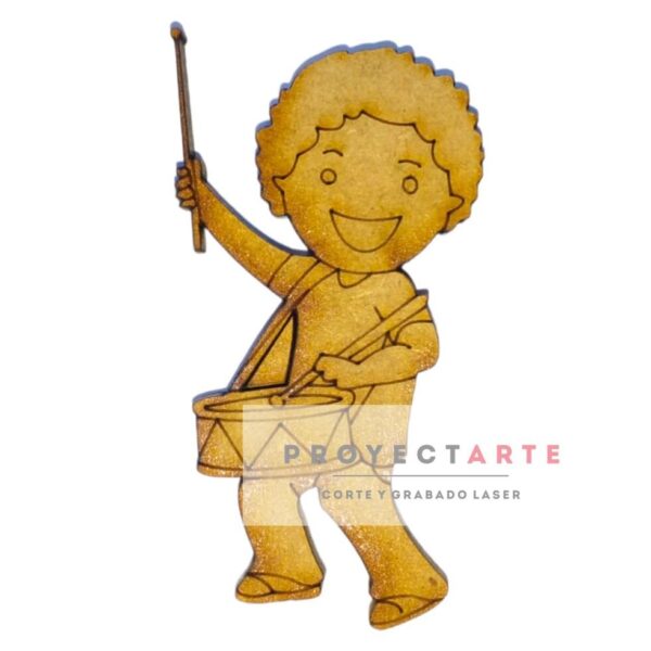 niño tocando el tambor