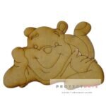 Winnie Pooh acostado de frente