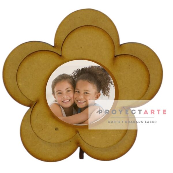 flor con soporte atrás