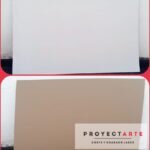 Hoja de cartón con una cara blanca y otra craft