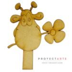 jirafa con flor en la boca