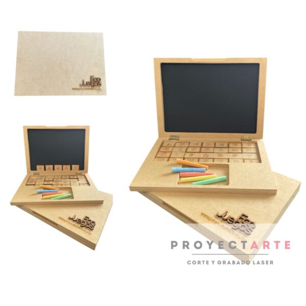 Notebook con pizarra, tizas y letras