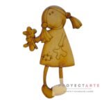 muñeca de trapo con flor