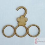 Percha triple para pañuelos. Flor