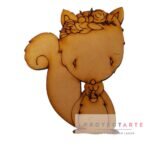 Ardilla con flores en la cabeza