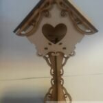 Casita de pajaros con pedestal linea provenzal