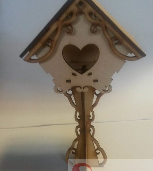 Casita de pajaros con pedestal linea provenzal