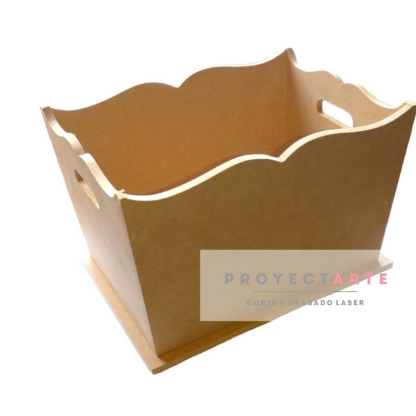 Canasta con volado 13x20x15cm