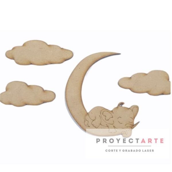 Elefante durmiendo en luna con nubes