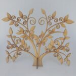 Árbol con hojas largas