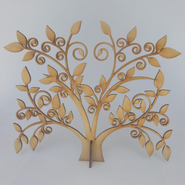 Árbol con hojas largas