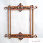 Marco calado con arabescos