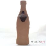 Botella de Coca cola con destapador