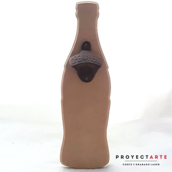Botella de Coca cola con destapador