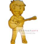 niño tocando la guitarra